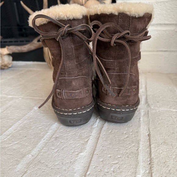 Ugg Caspia Ankle Short Shearling Leather Brown Lace Up Boots Womens Sz 8 - Picture 2 of 11